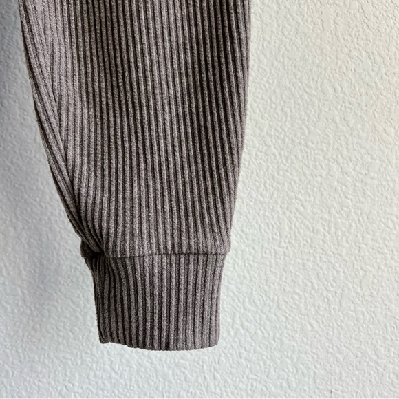 Alo yoga muse sweatpant jogger - Picture 3 of 7